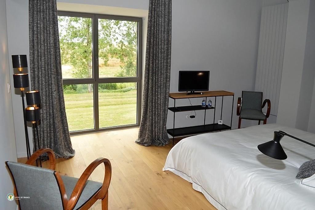 Domaine Du Pont Salmois Bed & Breakfast Neuil ภายนอก รูปภาพ