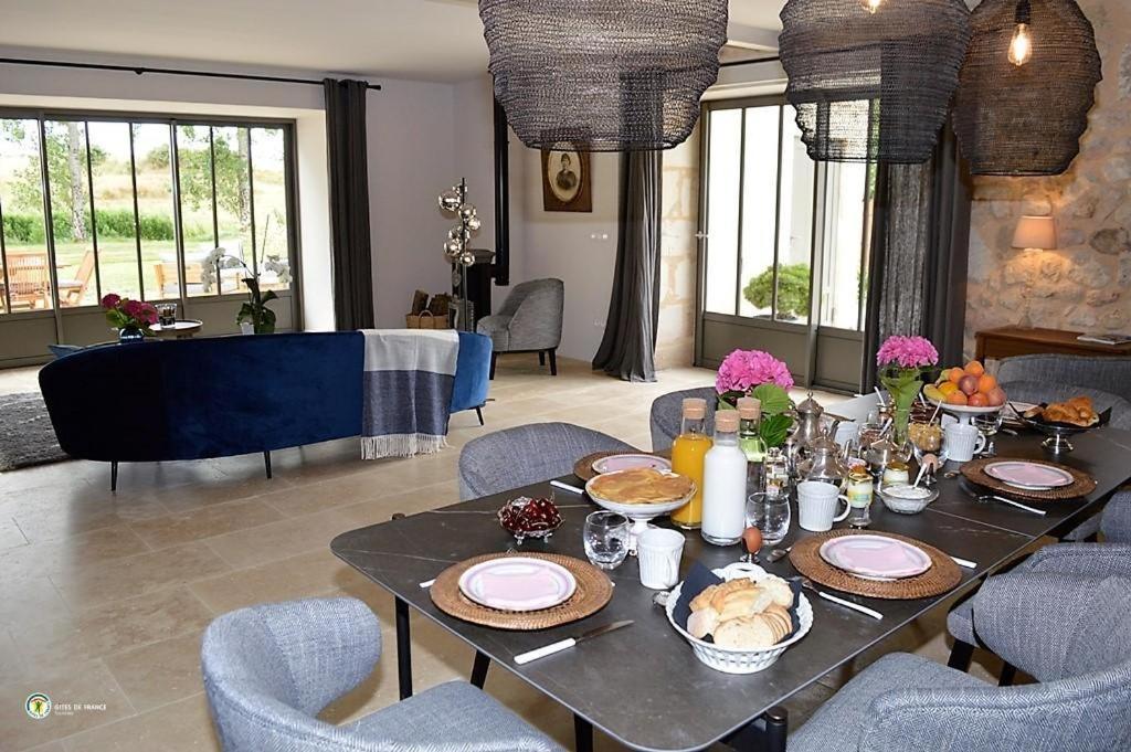 Domaine Du Pont Salmois Bed & Breakfast Neuil ภายนอก รูปภาพ