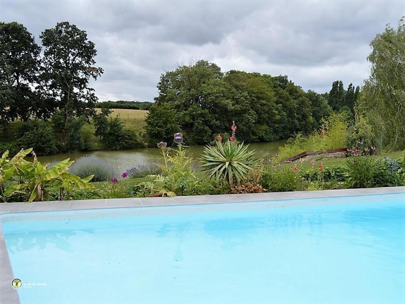 Domaine Du Pont Salmois Bed & Breakfast Neuil ภายนอก รูปภาพ